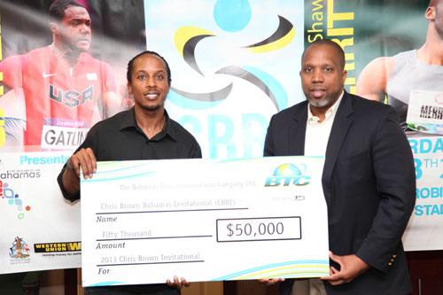 Chris-Brown_-Marlon-Johnson__50-thou-cheque-IMG_0963