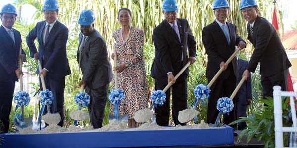 China Construction America (CCA) Bahamas Senior Vice President, Mr. Daniel Liu; CCA President and Chairman Mr. Ning Yuan; Deputy Prime Minister Philip Davis; Governor General Her Excellency Dame Marguerite Pindling; Prime Minister, the Right Hon. Perry G. Christie; Chinese Ambassador to The Bahamas Mr. Juan Guisen; and CCA Bahamas Vice President, Mr. Tiger Wu (BIS Photo/Peter Ramsay).