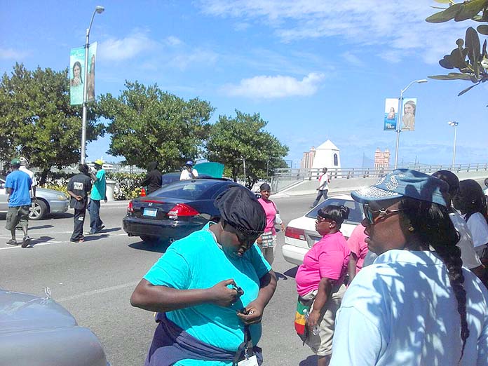 Cabbage Beach vendors blocked the western PI Bridge this morning.