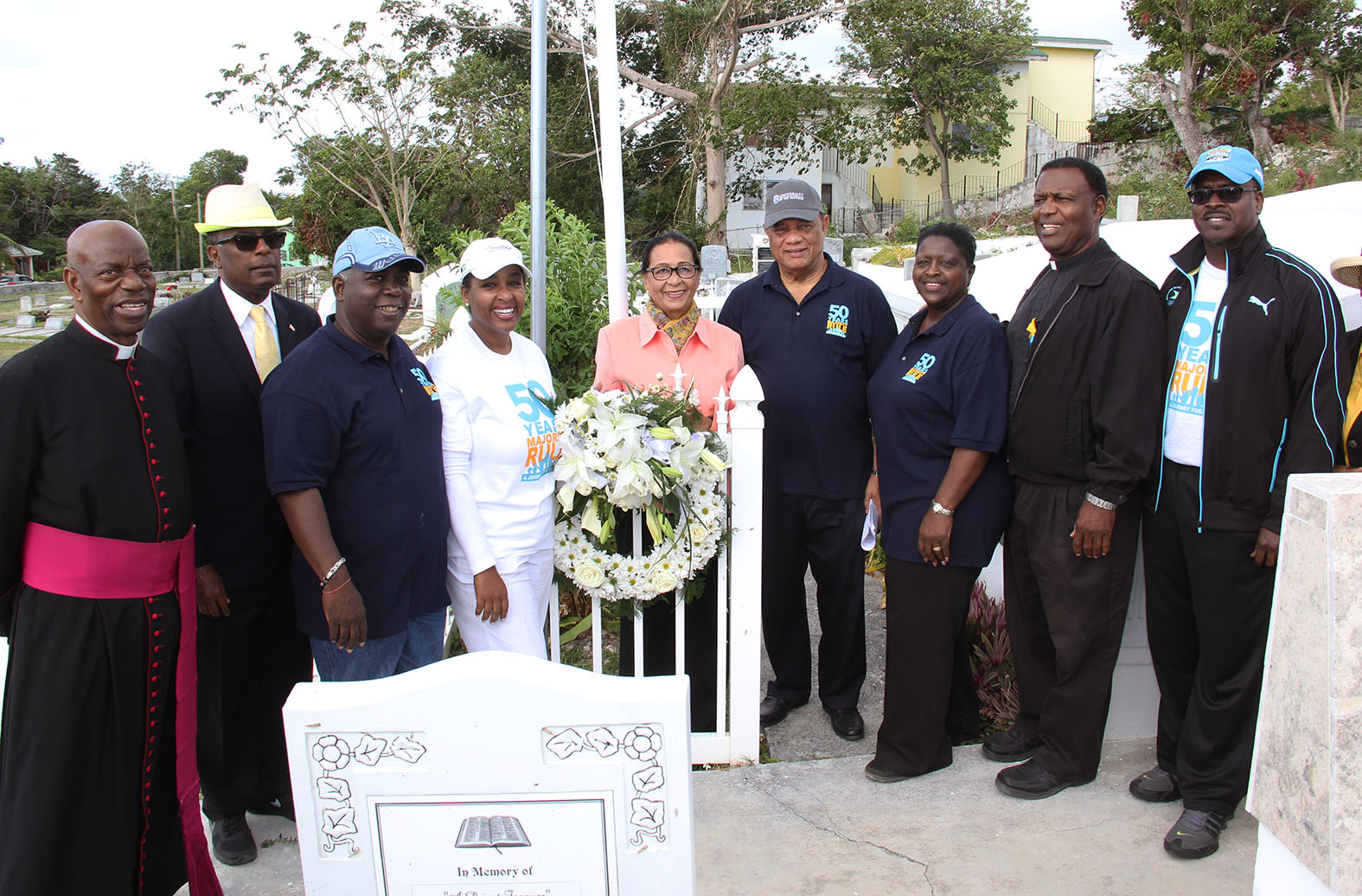 Dame Marguerite Laid Wreath at Graveside of Sir Lynden on the 50th ...