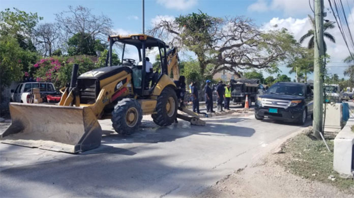 BROKEN WATER MAIN ON VILLAGE ROAD | Bahamaspress.com