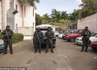 Bahamian police arrest 8 Americans and seized weapons, ammunition and a “considerable sum of undeclared cash” in Bimini
