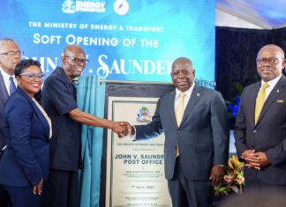 PM Davis opens newly renovated John V. Saunders Post Office – 35,000 Bahamians Hold accounts in the POST OFFICE BANK!